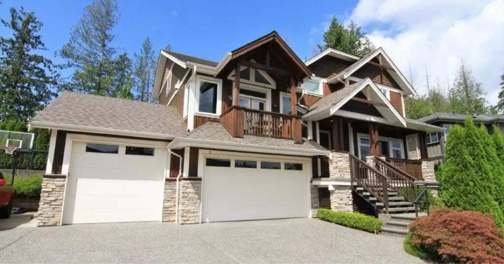 real estate video in 11-13210 Shoesmith Crescent