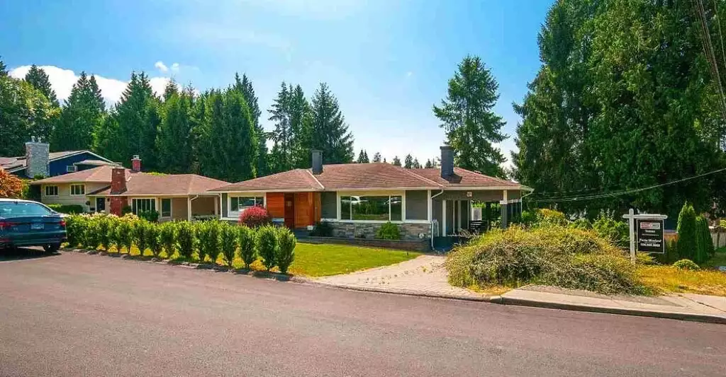 360 virtual tour in 593 Silverdale Place