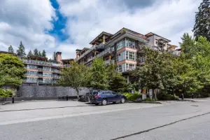 Photography in 215-3606 Aldercrest Drive, North Vancouver