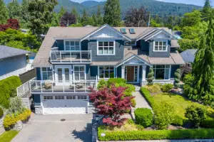 Photography in 778 DONEGAL PL NORTH VANCOUVER